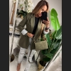 Marynarka oversize w kolorze khaki o wydłużonym fasonie